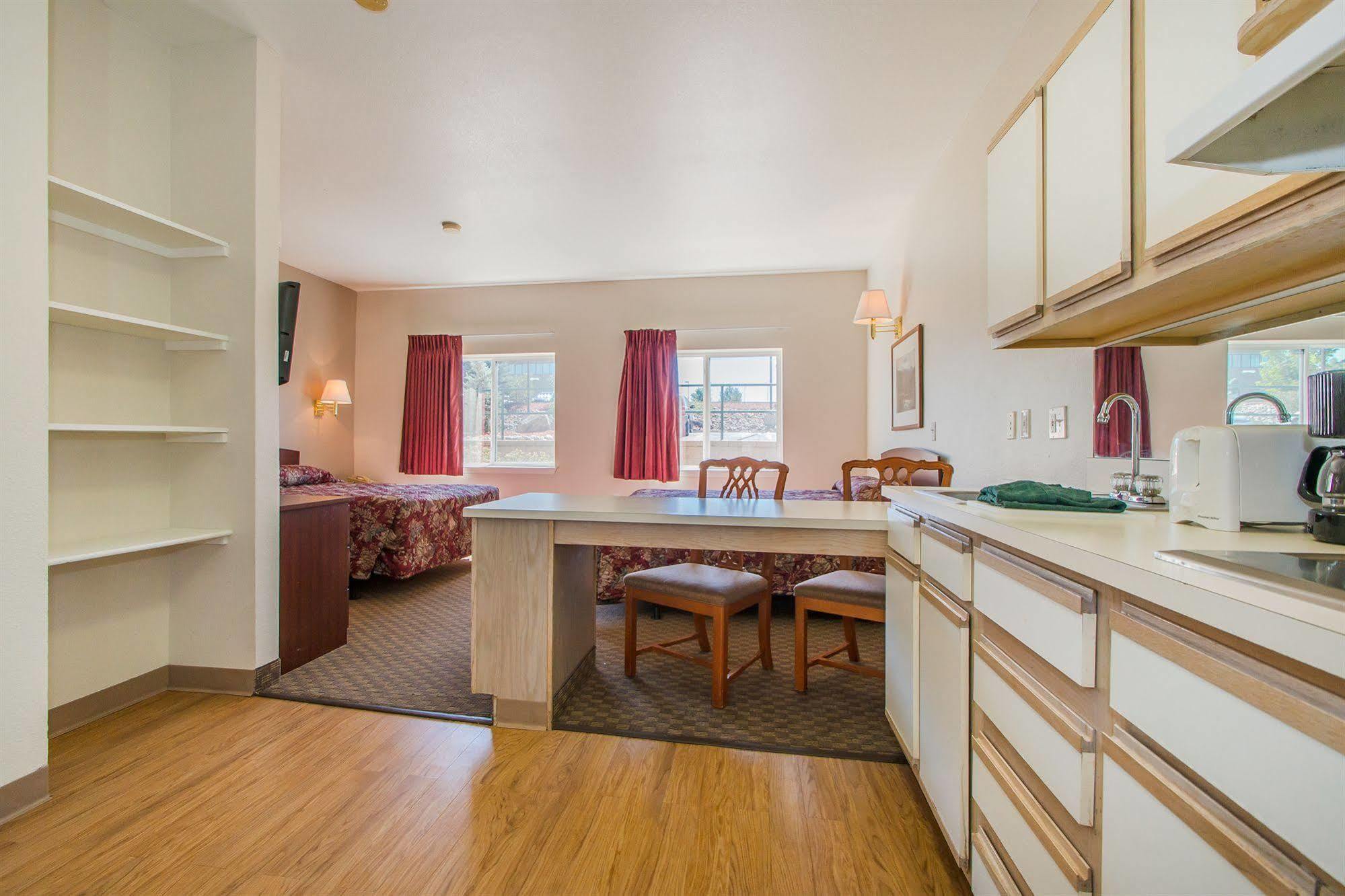 Intown Suites Extended Stay Colorado Springs Exterior foto